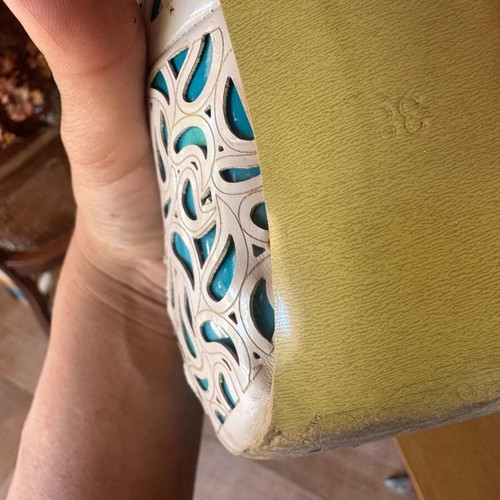 Pumps used size 38 bought in Dubai
