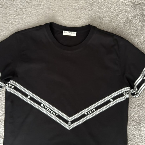 Givenchy Black Logo Chain T-Shirt S like new