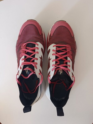 The North Face W VECTIV INFINITE trail running shoes like new, women size 40, white pink
