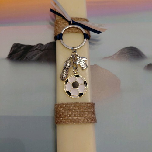Handmade scented candle with metal keychain