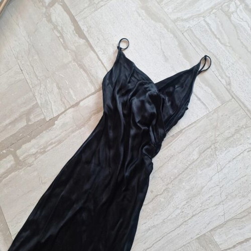 Zara satin dress like new, black, side slit with ruching