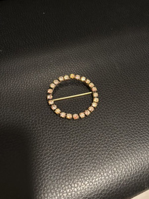 Pin used, gold-colored
