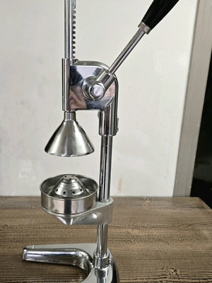 Stainless steel table citrus and pomegranate press like new