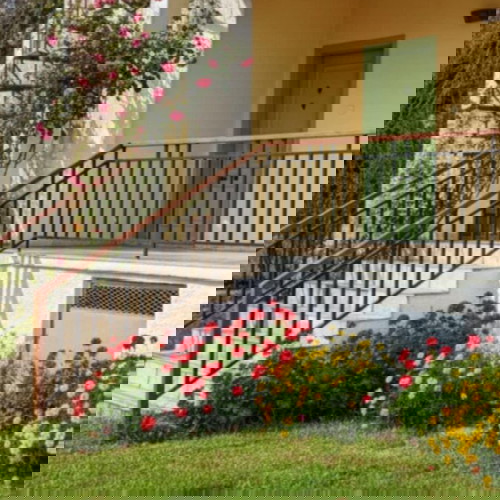 Maisonette in village center with four rooms and two large balconies with view