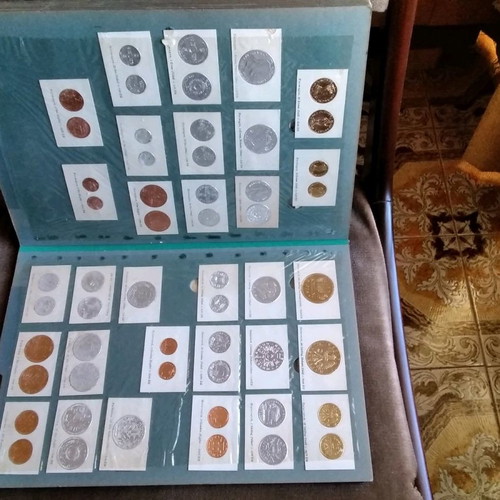Collectible coins used, album with 19 cards, about 500 pieces