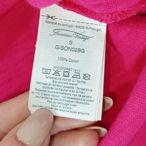 American Vintage pink cotton long-sleeve top used with V neckline