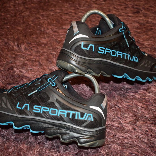 La Sportiva Helios RS men's sports shoes new, size 44.5, black and blue