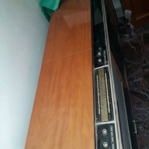 Pick Up Television like new from Australia