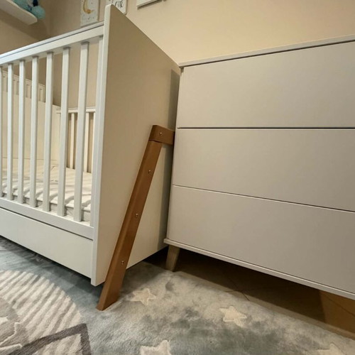Children's bed and dresser set like new with mattress