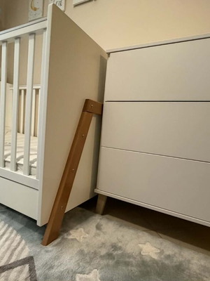 Children's bed and dresser set like new with mattress