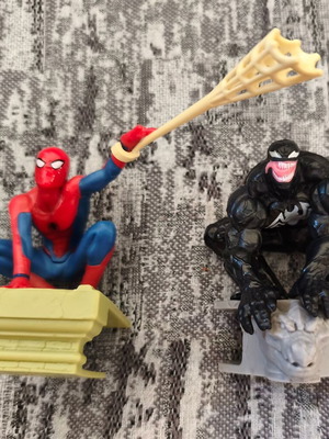Φιγούρες Marvel μεταχειρισμένες Venom και Spider-Man από Kinder αυγό