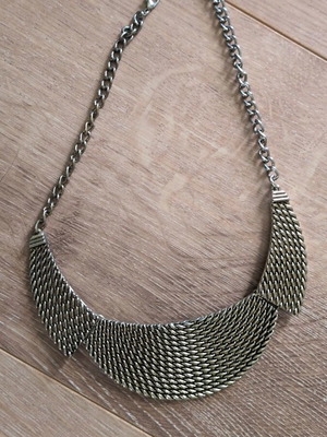 Faux necklace used, gold-colored