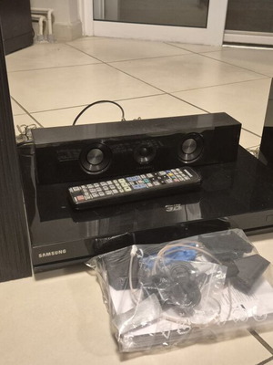 Samsung Home Cinema 5.1 HT-D5550 system with 3D Blu-Ray player