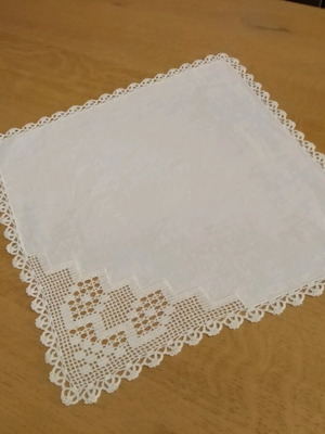 Handmade linen napkins set of 6 like new with hand-stitched design