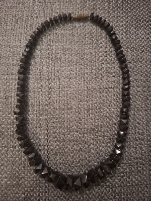Necklace from gagati used