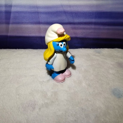 Smurfette figure Jakks Pacific 2009 used with movable joints