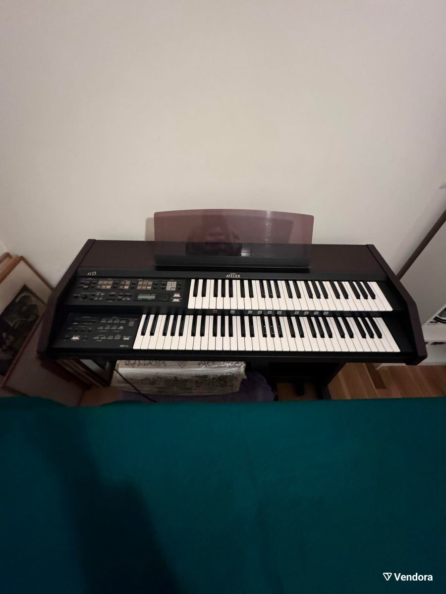 Roland AT-15 keyboard organ used - € 1.000,00 - Vendora.cy