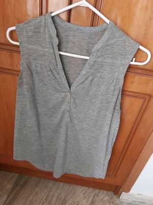 Sleeveless women's blouse like new, size S, gray, loose fit