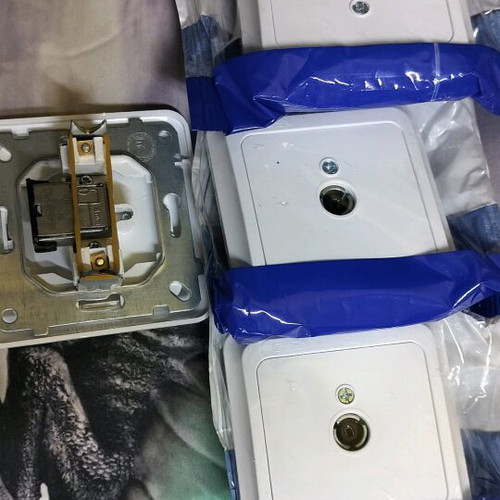 TV pass-through sockets new, easy installation