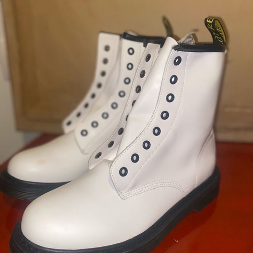 Women's white ankle boots like new, without laces