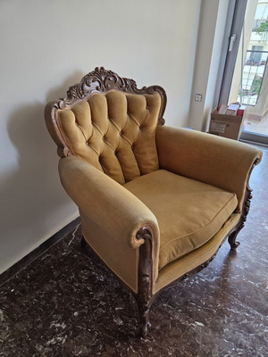 Baroque vintage capitonne armchair with carved wood frame