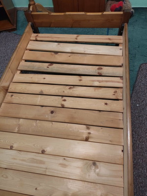 Κρεβάτι μονό ξύλινο μεταχειρισμένο χωρίς στρώμα πλάτος 1 μέτρο ύψος 1.94