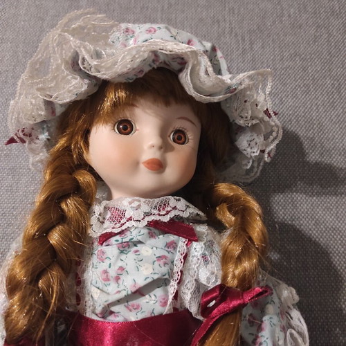 Porcelain doll Melissa heritage mint collection 40 cm like new
