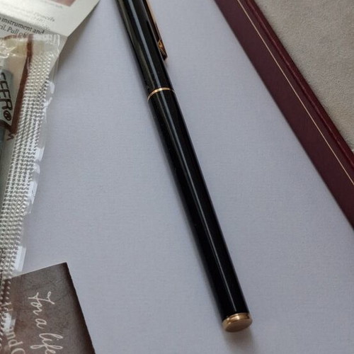 Sheaffer 18k Gold Pen new with box and spare parts
