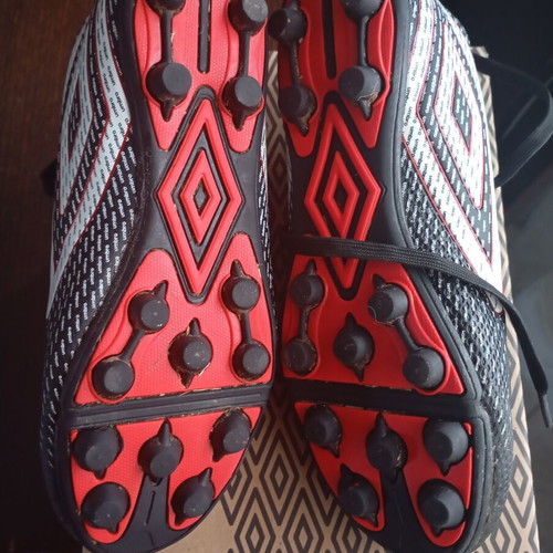 Umbro Aurora 2 No36 football shoes like new, kids