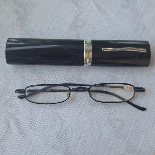 Eyeglasses +2.50 like new, black