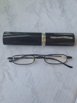 Eyeglasses +2.50 like new, black