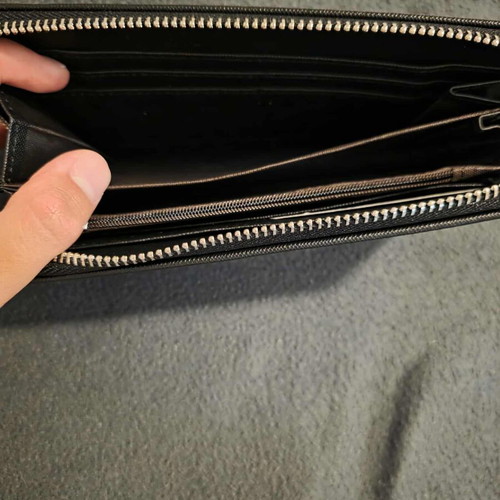 Prada wallet like new, black