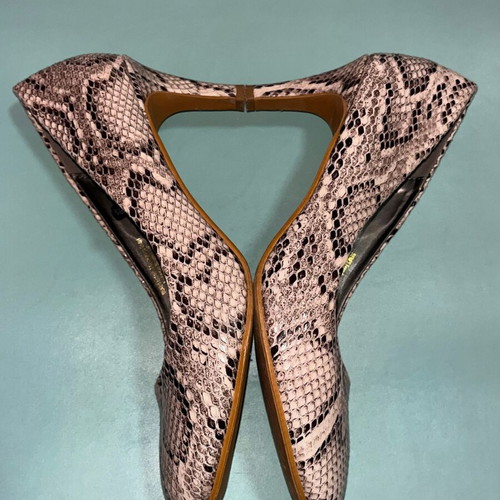 Snake Print Pumps size 39, like new, white and grey
