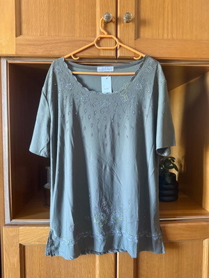 Oil blouse with embroidery airy summer new green
