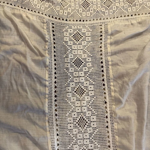 Handmade curtain with knitted atrante and lace like new