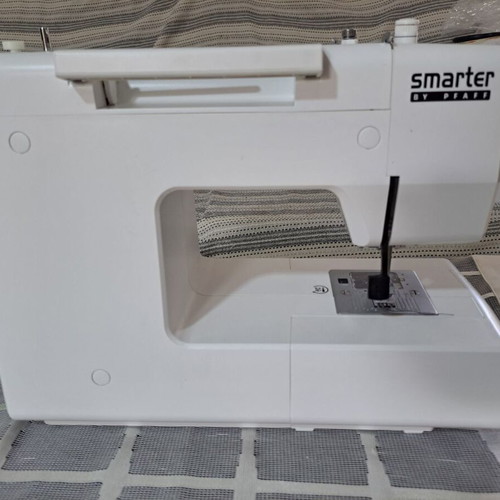 Pfaff Smarter 140S sewing machine with extension table like new