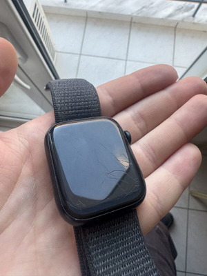 Apple Watch Series 9 μεταχειρισμένο με γρατζουνιές