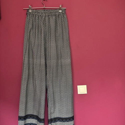Wide summer pants Pink Woman used, black and blue geometric design