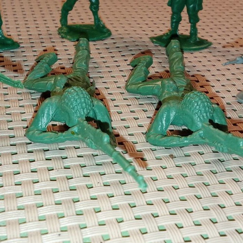 Vintage Plastic Military Figures pack of 7, like new