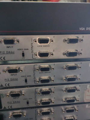 VGA splitter used, 4 and 6 outputs, per piece
