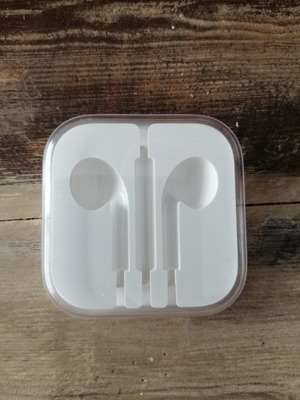 Празен калъф за слушалки Apple