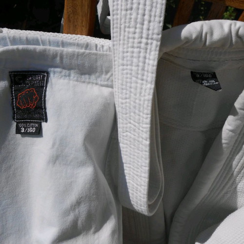 Judo suit size 3/160 like new with white belt