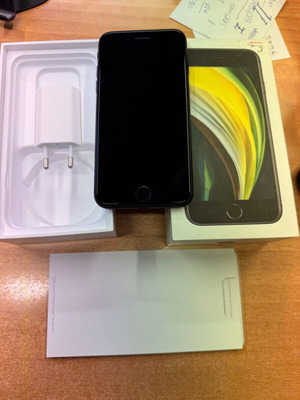 Apple iPhone SE 2020 64GB μαύρο σαν καινούργιο με φορτιστή και κουτί