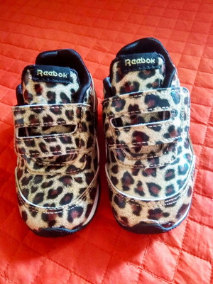 Reebok kids shoes size 22 leopard print like new
