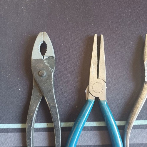 Set of pliers and needle-nose pliers used
