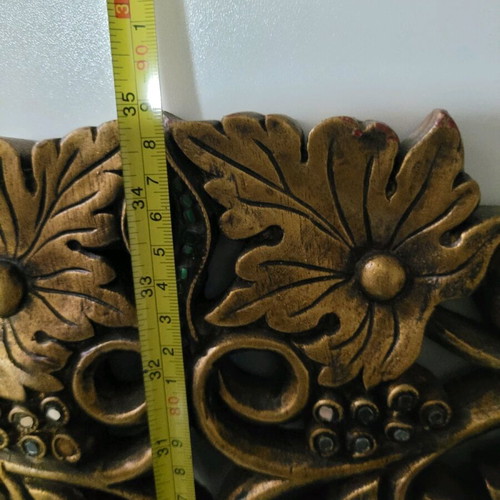 Mirror frame used with many details