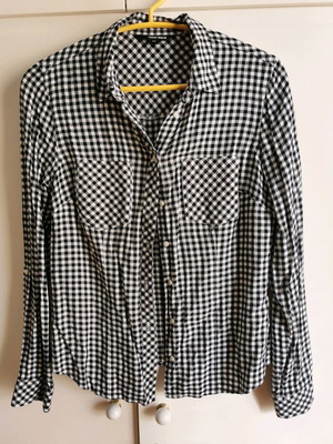 Black and white shirt used, size XS