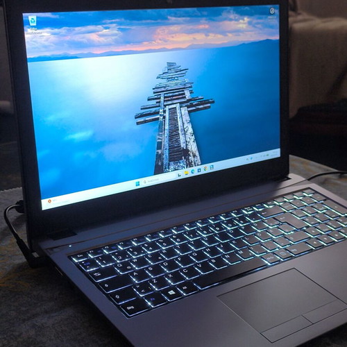 Laptop 15.6" FHD i5 7th Gen 8GB 256GB SSD Windows 11 Office σαν καινούργιο