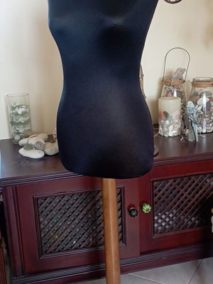 Female display bust with solid wooden base