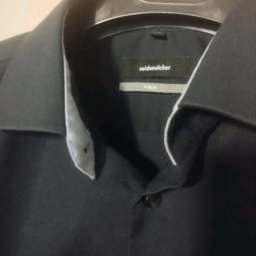 Seidensticker shirts medium like new, dark blue and checked